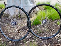 custom handbuilt wheels road carbon disc light aero crl disc 1 wheelset